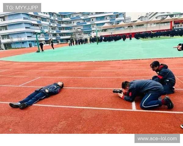 足球球星如何通过卓越的观察力提升比赛表现与决策能力